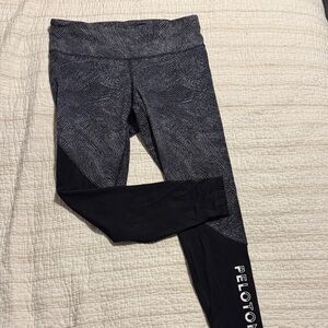 Lululemon Athletica Black and White Patterned Capris